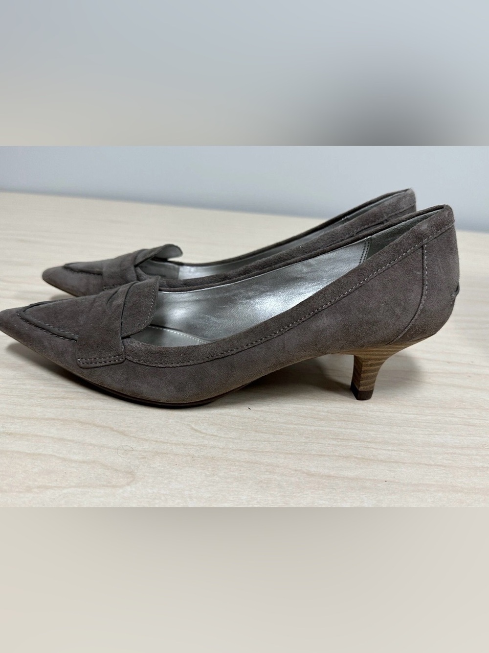 NEW COACH Women's Grey Suede Mid Heel Pumps